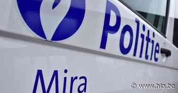 Automobilist sukkelt van talud op brug over spoorweg - Het Laatste Nieuws