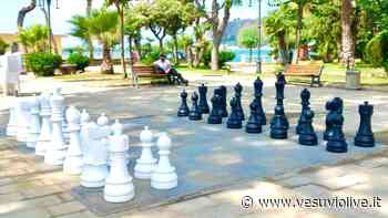Una scacchiera gigante nella Villa Comunale di Bacoli - Vesuvio Live