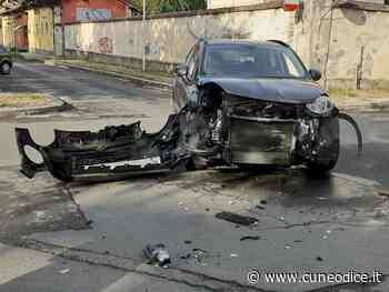 Violento urto tra due auto in Cuneo nuova, sul posto il 118 - Cuneodice.it