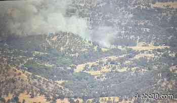 CAL FIRE responding to wildfire in Fresno County foothills that has quickly grown to 10 acres