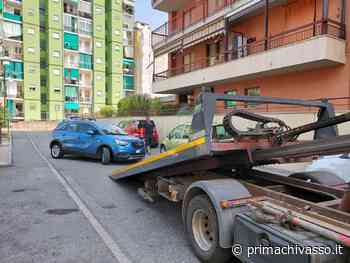 Vandali scatenati a Chivasso, 28 auto con le gomme squarciate - Prima Chivasso
