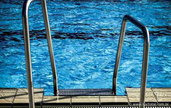 Criança de dois anos morre afogada na piscina de casa em Indaial | NSC Total - NSC Total