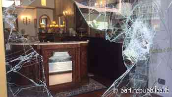 Bari, nuova "spaccata" in centro: furto da seimila euro a un negozio d'antiquariato in via Melo - La Repubblica