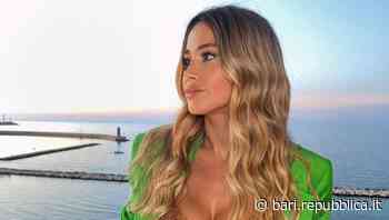 Diletta Leotta a Bari: scatti sul lungomare e festa con pizzica per la conduttrice sportiva - La Repubblica