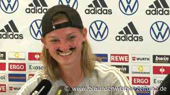Fußballerin Popp: Mit Moustache für Flicks WM-Sturm?