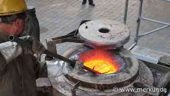 Zahlreiche Neugierige bei öffentlichem Glockenguss in Apolda - Merkur.de