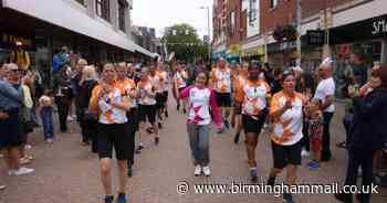 Hundreds watch Commonwealth Games Queen's Baton Relay in Sutton Coldfield ahead of opening ceremony - Birmingham Live