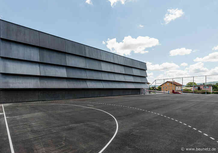 Schwarz pigmentiert
 - Gemeindesporthalle bei Zagreb von NOP Studio