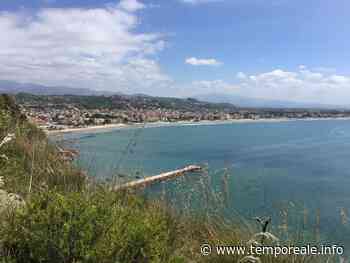 Minturno / Cerca i propri genitori in spiaggia, bimbo soccorso da gestore balneare e Carabinieri - Temporeale Quotidiano