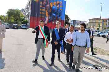 Marigliano, Manfredi inaugura l'opera 'Su con il Murales' - Agenzia ANSA