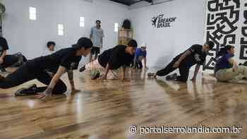 Em Diadema, jovens aprendem break dance com atletas de alta performance - Portal Serrolândia