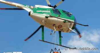 Emergenza incendi nel Reatino, il Nucleo Elicotteri dei Carabinieri di Rieti in campo per spegnere le fiamme - Rieti Life