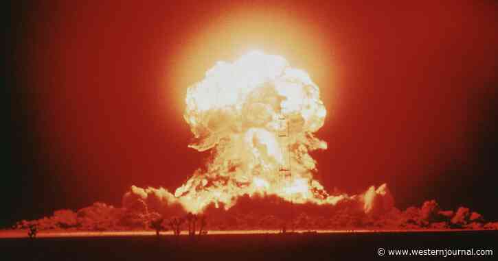 Here's What You'll See Right After a Nuclear Blast and What to Do in Those Critical First 24 Hours