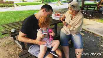 2 Hamilton doctors are offering vaccines outdoors for kids under 5. Here's how to book an appointment