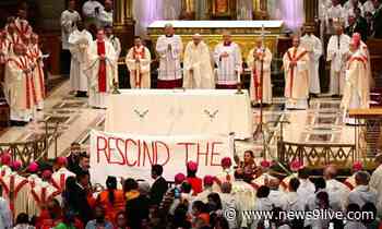 Pope Francis celebrates mass at Sainte-Anne-de-Beaupre, one of North Americas oldest Catholic shrine - News9 LIVE