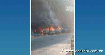Carros estacionados pegam fogo em Cachoeiro de Itapemirim - A Gazeta ES