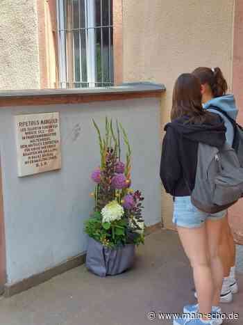 Schüler des Johannes-Butzbach-Gymnasiums gedenken Pater Petrus Mangold (OFM) zum 80. Todestag - Main-Echo
