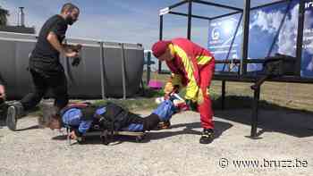 Sky is the limit voor 80-jarige parachutist Camille uit Anderlecht - BRUZZ