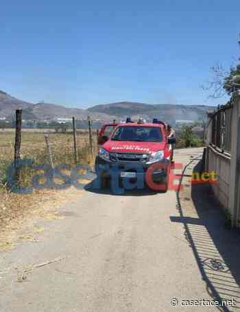 VIDEO E FOTO. MADDALONI. Incendio minaccia un deposito di camion: vigili del fuoco in azione - CasertaCE