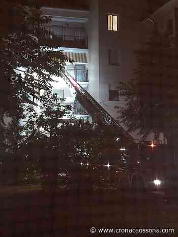 Rho. Applausi ai Vigili del Fuoco che aiutano due anziani - CO Notizie - News ZOOM