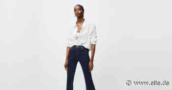 Mode-Trend 2022: Weiße Bluse + Jeans = Diese Styling-Formel schauen wir uns im Sommer von den Französinnen ab - ELLE