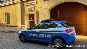 Foligno, trova portafogli per strada e lo consegna alla Polizia - Il quotidiano che racconta l'Umbria - Umbria Cronaca