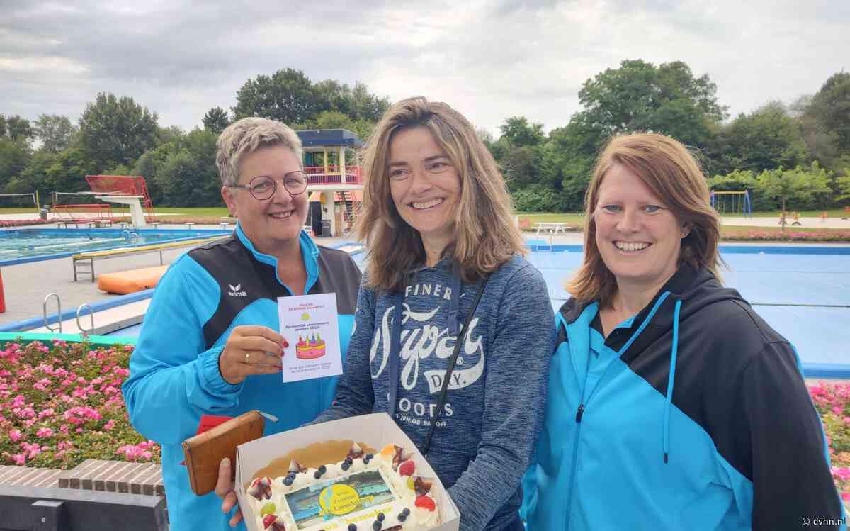 Zwembad De Leemdobben begroet 25.000ste bezoeker - Dagblad van het Noorden