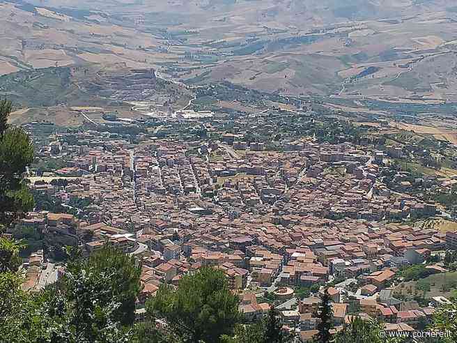 Agrigento, fanno la pipì per strada: 9 ragazzi multati per 45 mila euro - Corriere della Sera