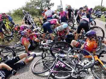 Tour de France donne, caduta di massa: 42 atlete restano a terra, ferita anche Marta Bastianelli - Corriere della Sera