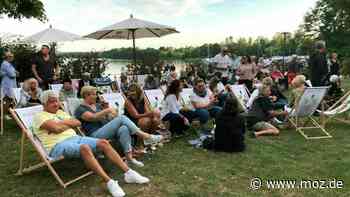 Schlager in Bad Saarow: Roland Kaiser am Scharmützelsee – wie das Double die Fans begeistert - Märkische Onlinezeitung