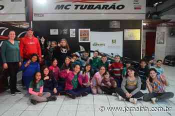 Estudantes visitam a oficina da MC Tubarão, em Campo Bom - Jornal NH