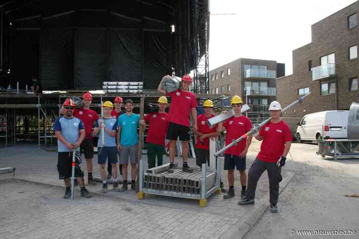 Professionals én vrijwilligers zijn hard aan het werk om podia van Lokerse Feesten op te bouwen: “Hiervoor neem ik graag een weekje extra verlof”