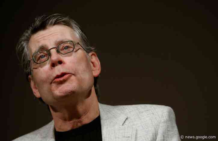 Stephen King going to bat for U.S. gov't in case against book publishing mega-merger - Yahoo News