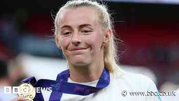 Euro 2022: Chloe Kelly to be offered freedom of Ealing - BBC