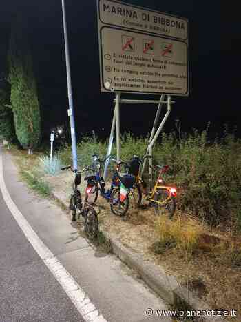 Da Cervia a Marina di Bibbona in sella a una "Graziella": tre amici e un'impresa da raccontare. C'è anche un signese - piananotizie.it