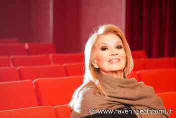 Iva Zanicchi presenta il suo libro in piazza a Cervia - Ravenna e Dintorni