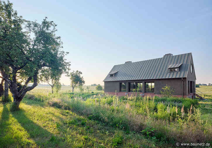 Monochrom in der Uckermark 
 - Ferienhaus von Thomas Kröger Architekten