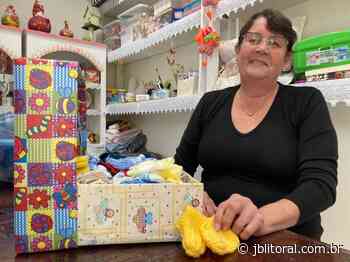 Trabalho voluntário: Vovó Hortência já doou 460 kits maternidade em Matinhos | - JB Litoral