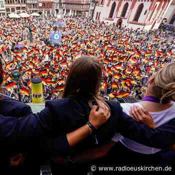 Begeisterter Empfang für Fußball-Frauen in Frankfurt - radioeuskirchen.de