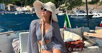 Le vacanze italiane di Miriam Leone: incanta Capri col look da diva anni Sessanta - Stile e Trend Fanpage