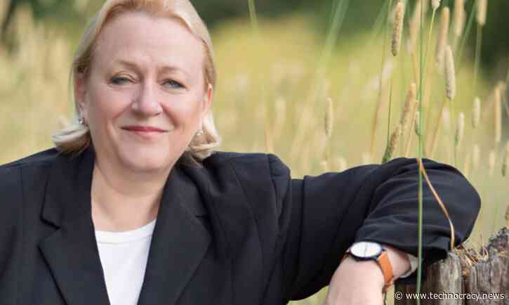 Catherine Austin Fitts: We Are At War With The Deep State