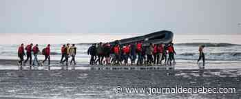 Près de 700 migrants traversent la Manche sur de petites embarcations en une journée