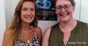 Gemeentehuis kleurt blauw als statement tegen mensenhandel | Nazareth | hln.be - Het Laatste Nieuws