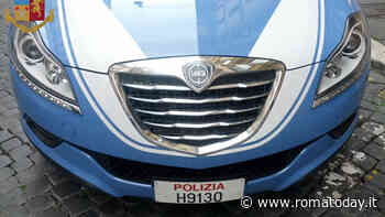 Ottiene passaggio in auto da un anziano e lo deruba del portafoglio