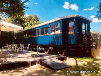 L'aperitivo del bar sociale sul Vagone Blu degli anni '20