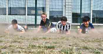 Droogte verandert Lichtervelds voetbalplein in stofbak: “Overgangsfase in afwachting van kunstgras” - Het Laatste Nieuws