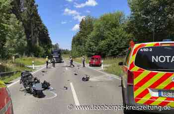 Motorradfahrerin kollidiert mit Mercedes - Unfall bei Perouse endet tödlich - Leonberger Kreiszeitung