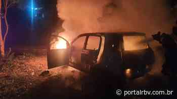 Veículo é consumido pelo fogo em Videira - Rádio Videira - RBV Notícias