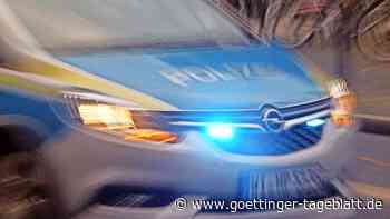 Polizei Northeim sucht den Mann, der Weinflasche gegen Auto warf - Göttinger Tageblatt