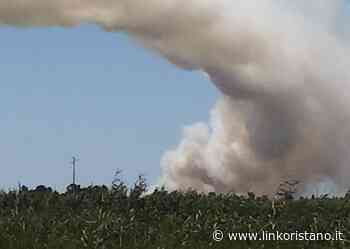 Incendio alla foce del Tirso, Oristano e Santa Giusta invase dal fumo - LinkOristano